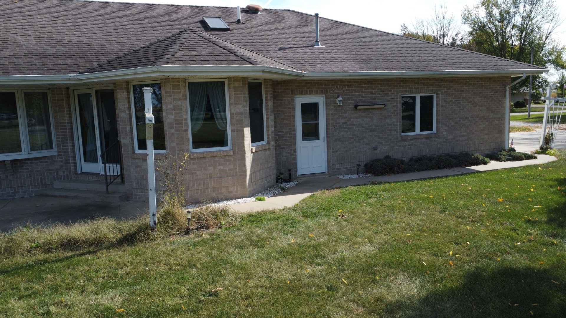601 Church Street Crescent City, IL 60928 - Photo 9 of 60 a front view of a house with a yard