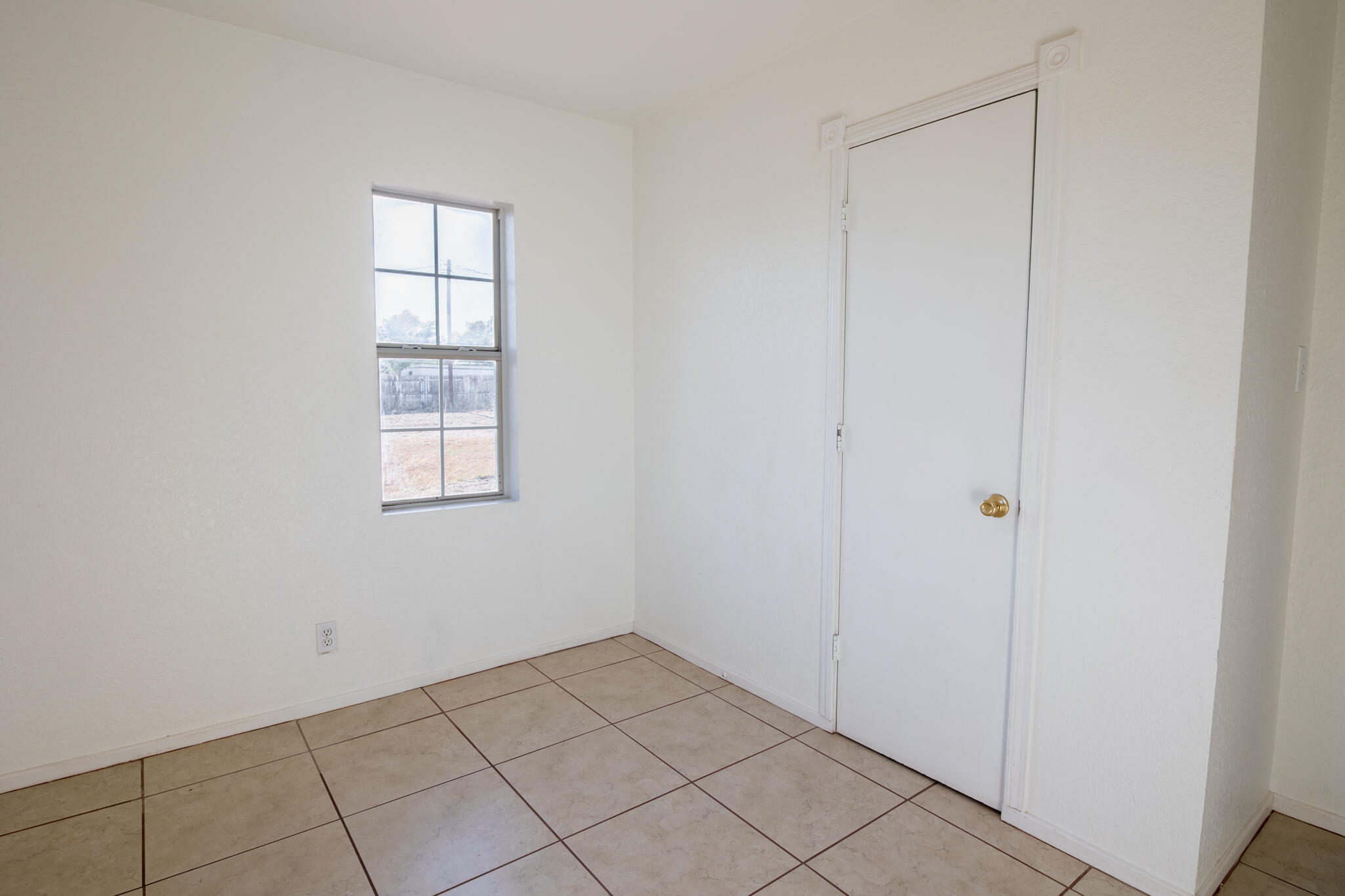 6917 Highway 114 Lubbock, TX 79407 - Photo 23 of 45 a view of an empty room with windows