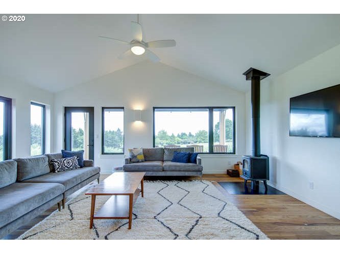 17025 Southeast Walnut Hill Road Amity, OR 97101 - Photo 17 of 31 Gallery Image 17