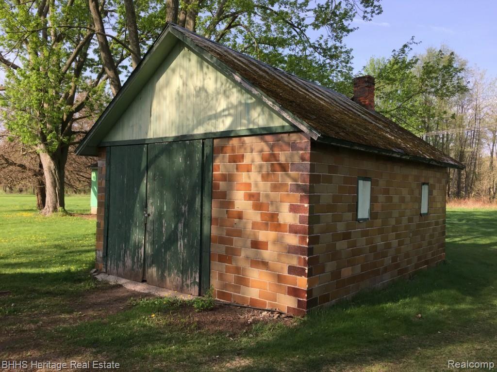 9040 Farley Road Pinckney, MI 48169 - Photo 4 of 25