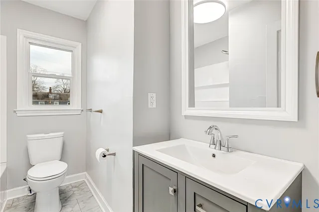 a view of empty room with wooden floor and ceiling fan