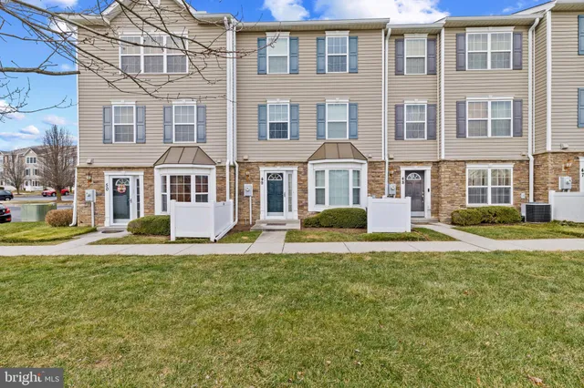 $2,700 | 1900 Lennox Drive, Unit 49, Eldersburg, MD 21784