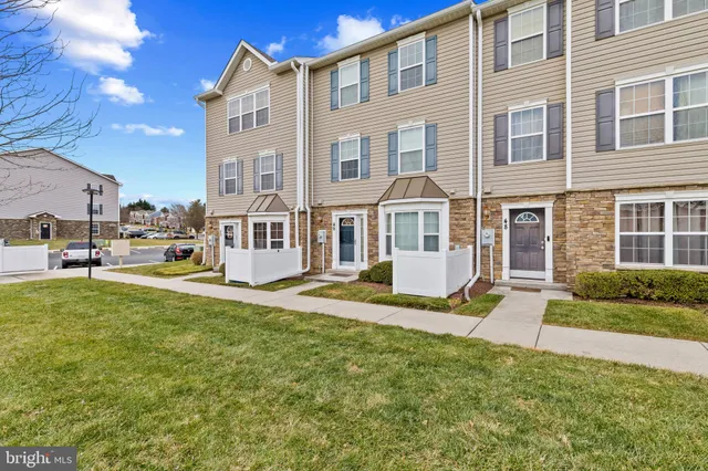 $2,700 | 1900 Lennox Drive, Unit 49, Eldersburg, MD 21784