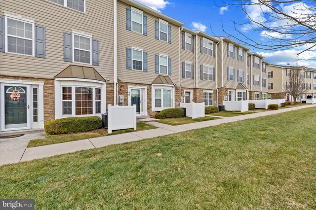 $2,700 | 1900 Lennox Drive, Unit 49, Eldersburg, MD 21784