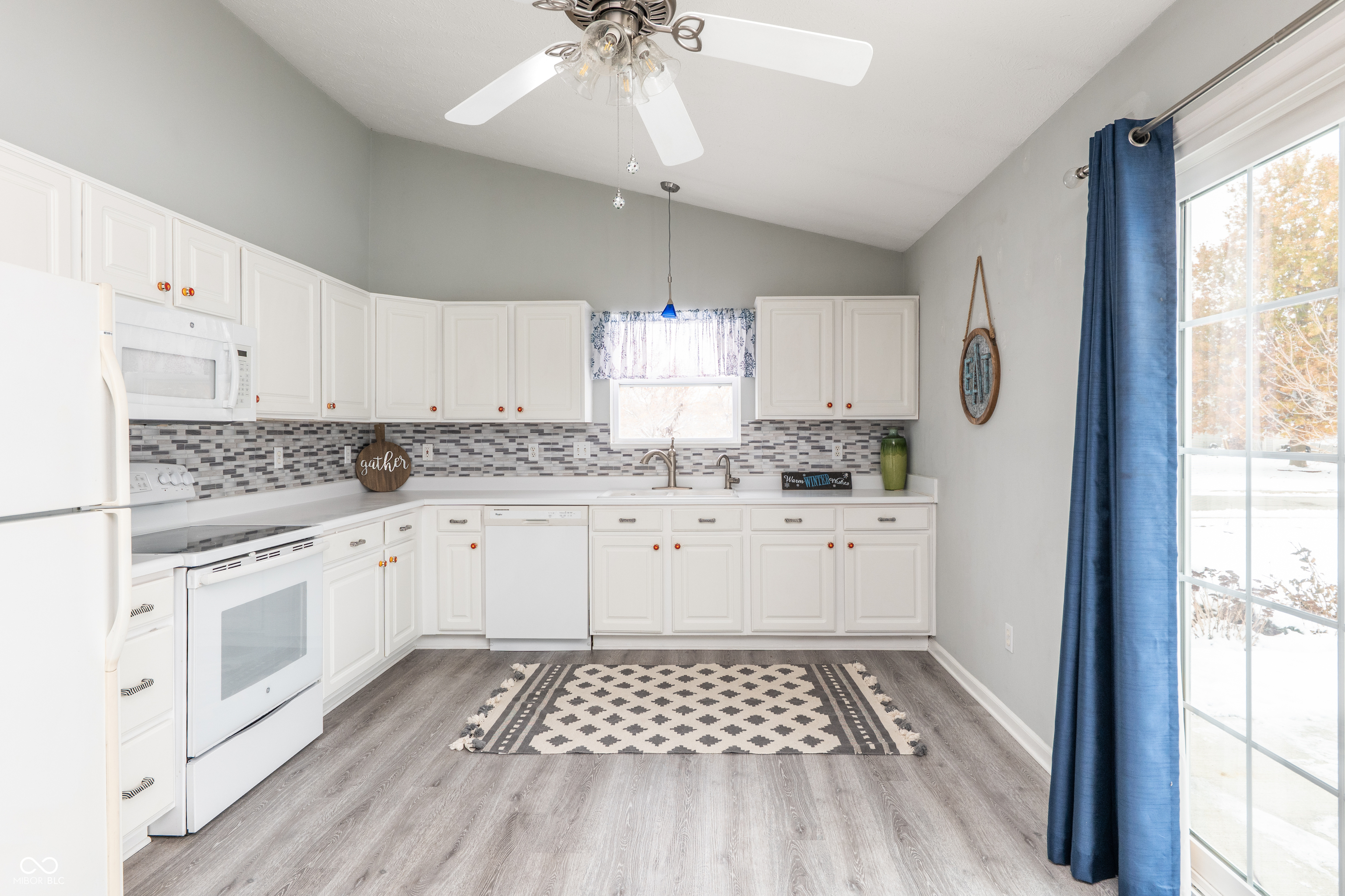 9984 Gentry Drive Fishers, IN 46038 - Photo 10 of 31