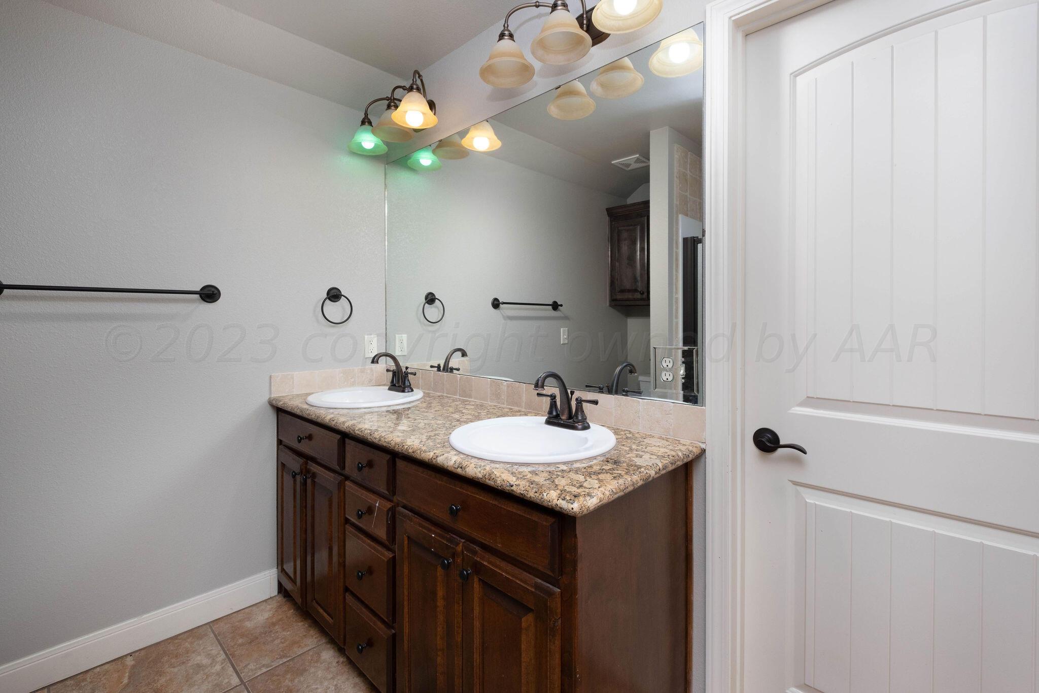 16501 Dove Meadow Road Canyon, TX 79015 - Photo 33 of 47 Upstairs Bathroom