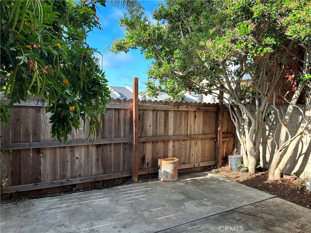 212 Rochester Avenue Huntington Beach, CA 92648 - Photo 10 of 10 private enclosed patio