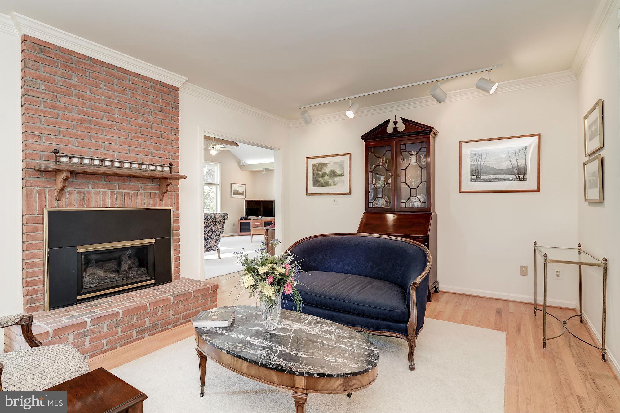 13701 Turnmore Road Silver Spring, MD 20906 - Photo 11 of 30 Living Room