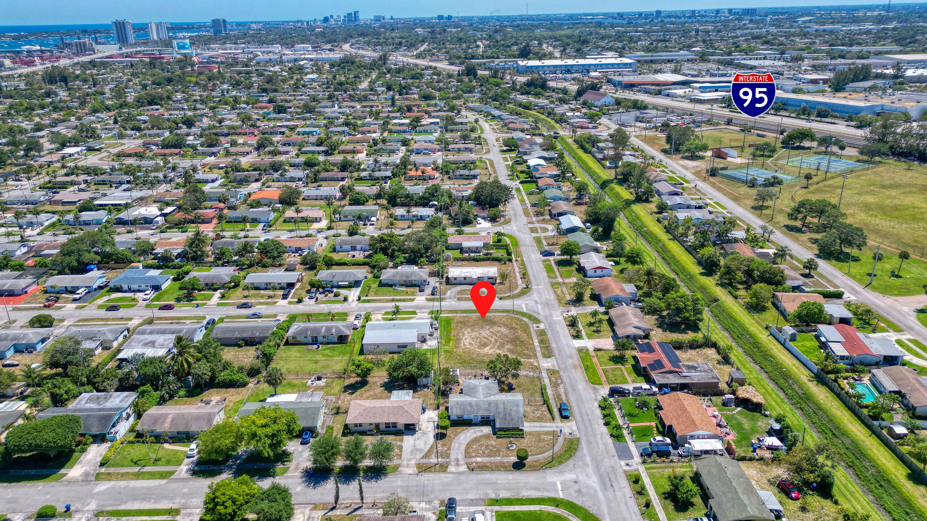 398 West 23rd Street Riviera Beach, FL 33404 - Photo 12 of 17 12