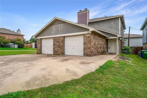$1,400 | 203 South Las Vegas Trail, White Settlement, TX 76108