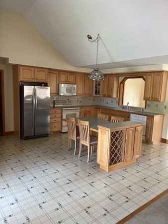 186 Spring Street Mansfield, MA 02048 - Photo 11 of 36 Gallery Image 11