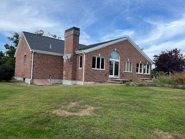 186 Spring Street Mansfield, MA 02048 - Photo 2 of 36 Gallery Image 2