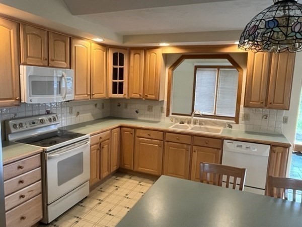 186 Spring Street Mansfield, MA 02048 - Photo 7 of 36 Gallery Image 7