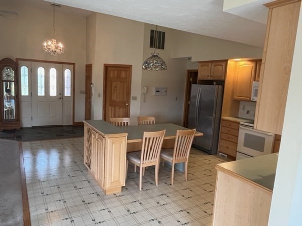 186 Spring Street Mansfield, MA 02048 - Photo 8 of 36 Gallery Image 8