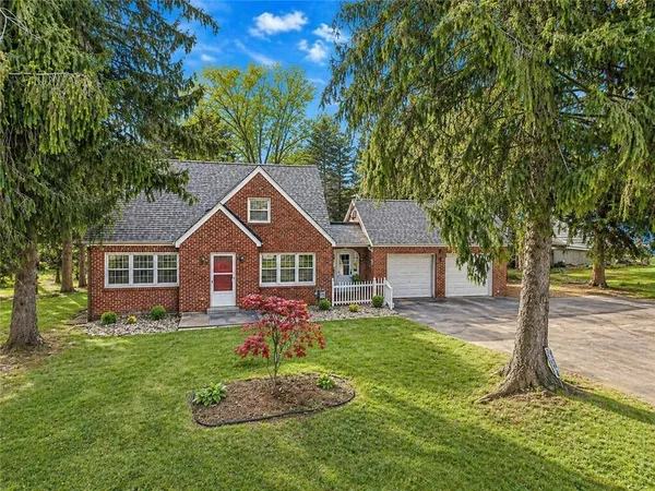 $1,950 | 1060 South Hermitage Road, Hermitage, PA 16148