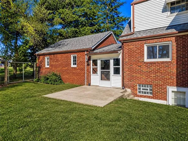 $1,950 | 1060 South Hermitage Road, Hermitage, PA 16148