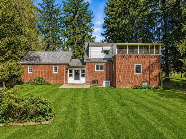 $1,950 | 1060 South Hermitage Road, Hermitage, PA 16148