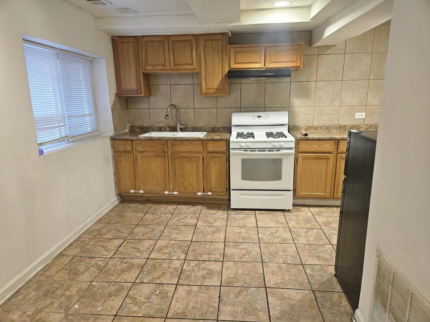2144 West 19th Street Chicago, IL 60608 - Photo 28 of 34