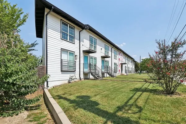 $999 | 321 East 8th Street, Unit 104, Dallas, TX 75203