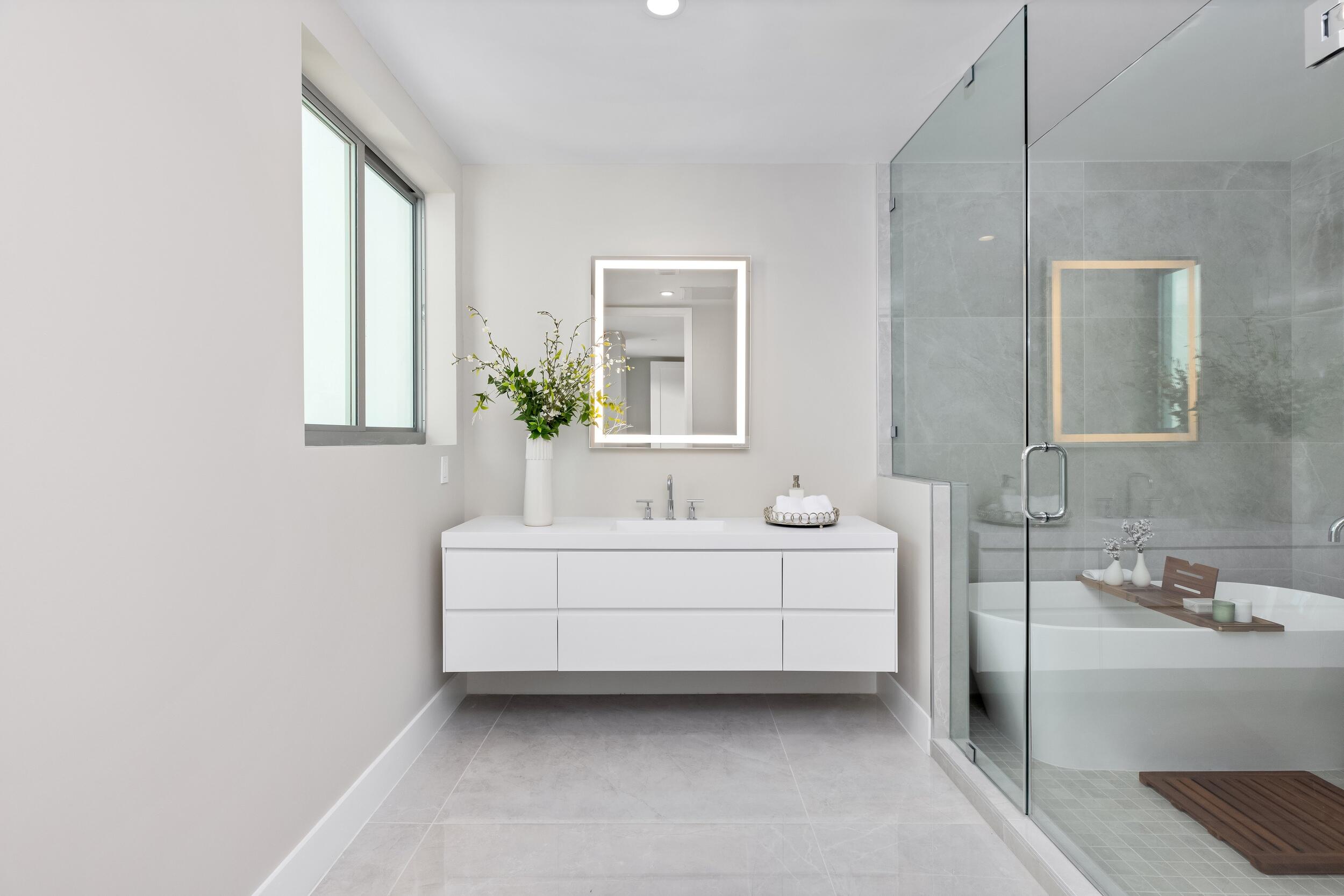 495 East Royal Palm Road, Unit 401 Boca Raton, FL 33432 - Photo 41 of 53 Guest Bath - 495 E Royal Palm Rd