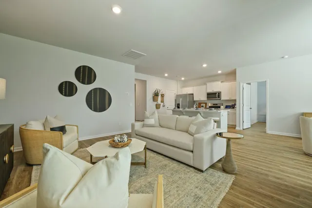 $385,900 | 1043 Forrest Crk Drive, Summerville, SC 29483