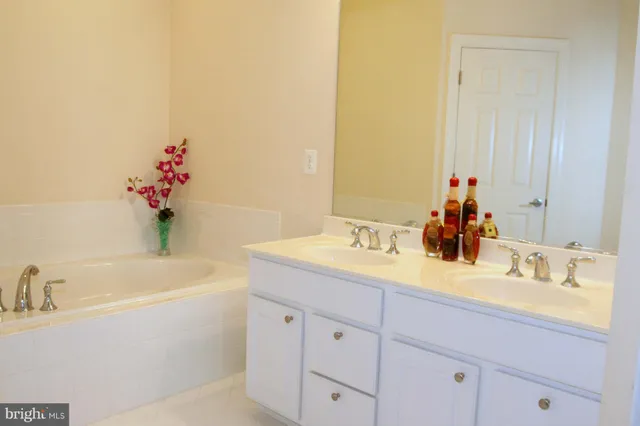 $3,050 | 623 Hurdle Mill Place, Gaithersburg, MD 20877