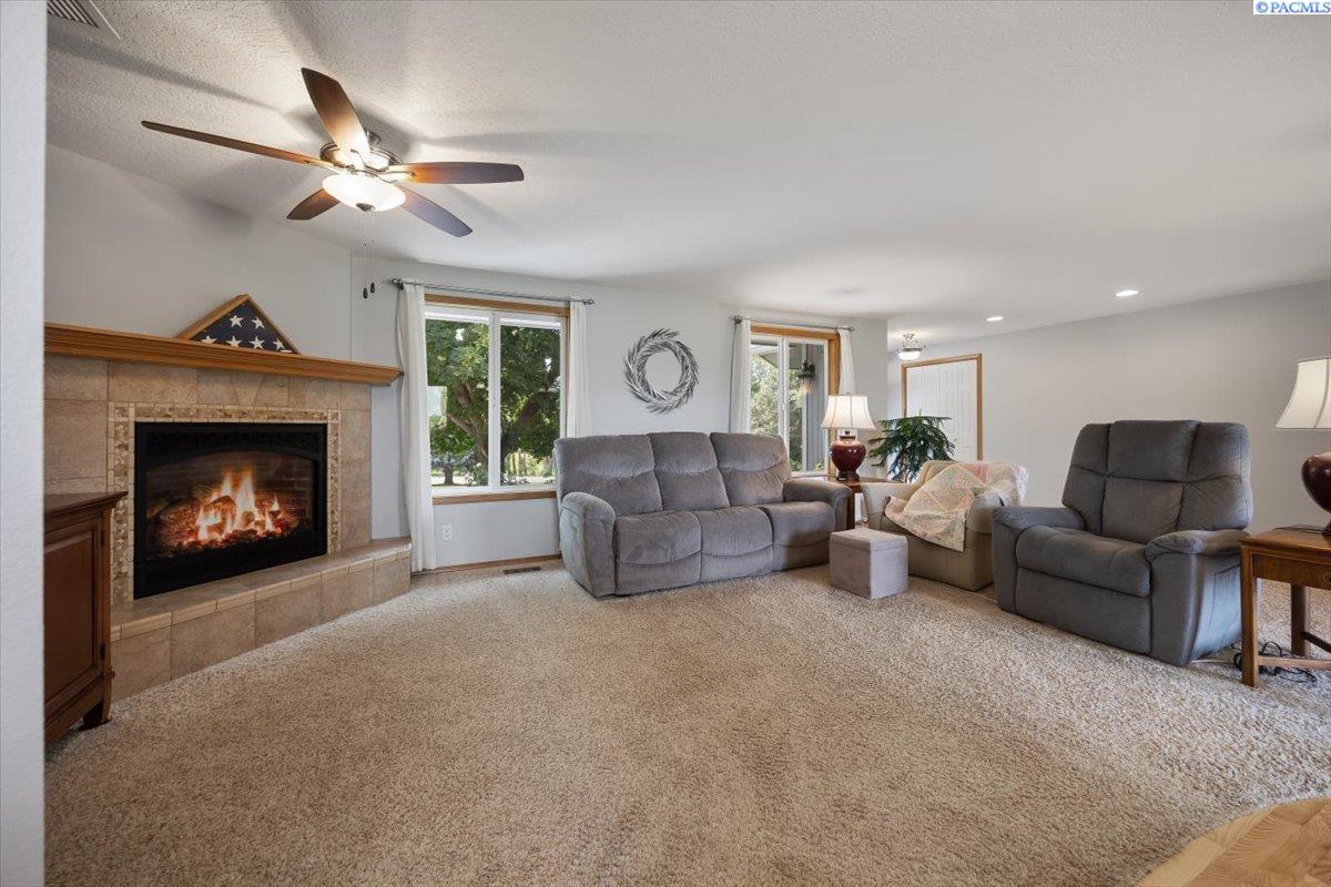 96604 East Clover Road Kennewick, WA 99338 - Photo 13 of 48 Gallery Image 13