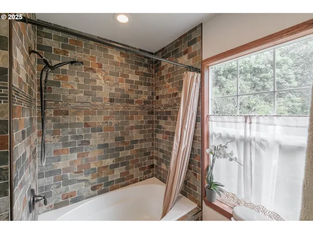 $630,000 | 34965 Brewster Road, Lebanon, OR 97355