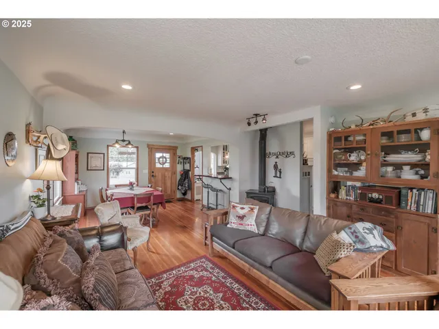 $630,000 | 34965 Brewster Road, Lebanon, OR 97355