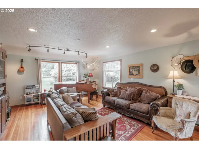 $630,000 | 34965 Brewster Road, Lebanon, OR 97355