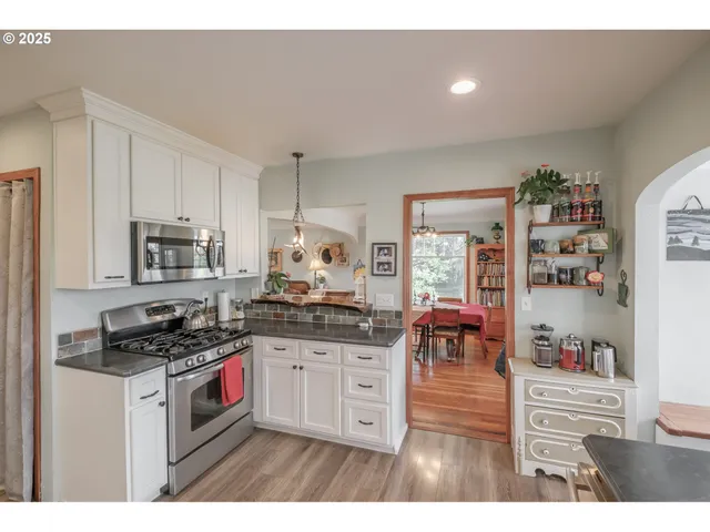 $630,000 | 34965 Brewster Road, Lebanon, OR 97355