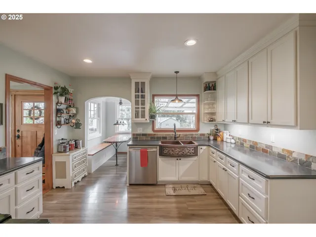 $630,000 | 34965 Brewster Road, Lebanon, OR 97355