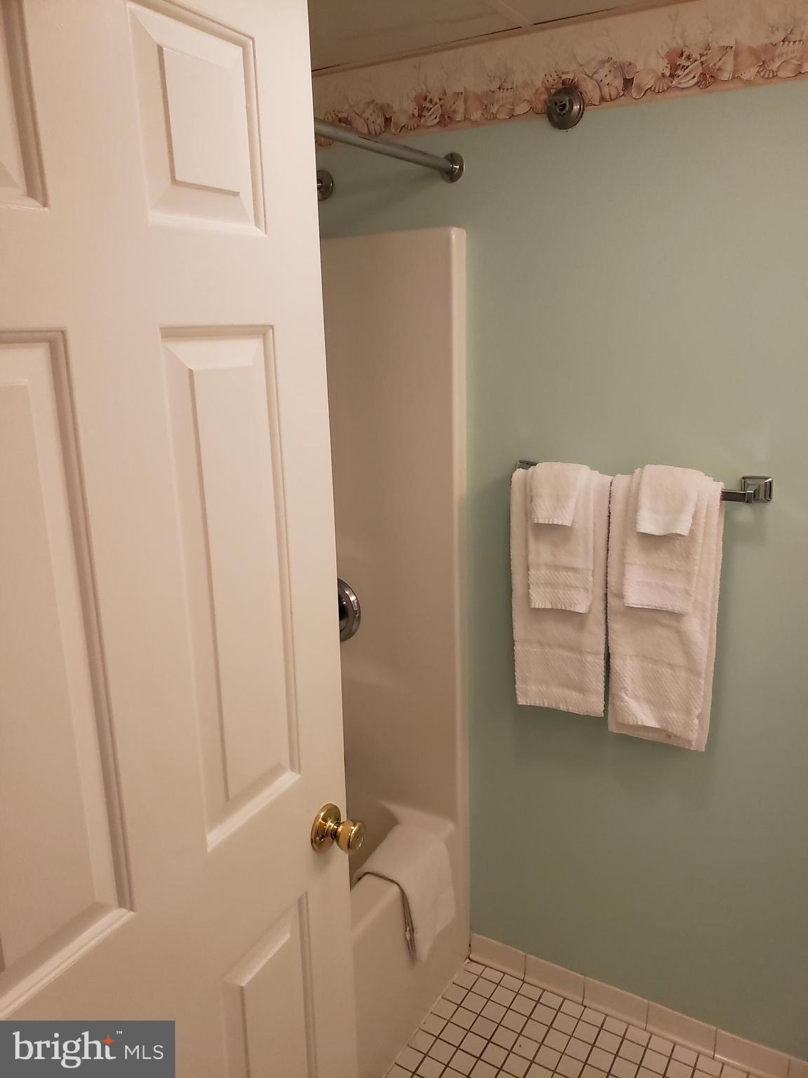 12108 Coastal Highway, Unit 404 Ocean City, MD 21842 - Photo 19 of 31 Hallway Bath