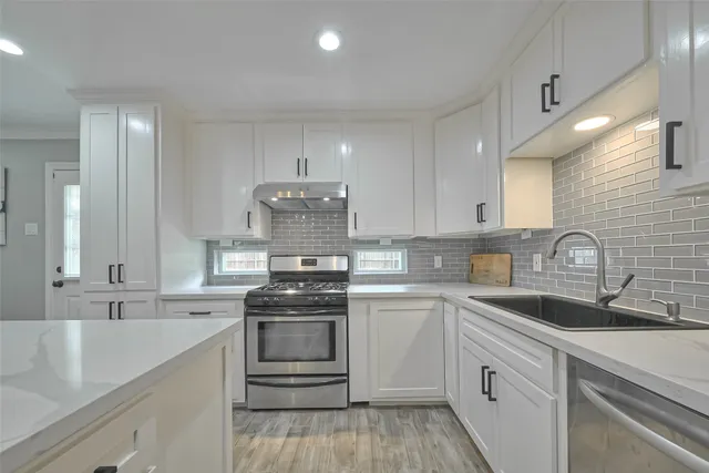 $3,300 | 2210 Saxon Drive, Houston, TX 77018