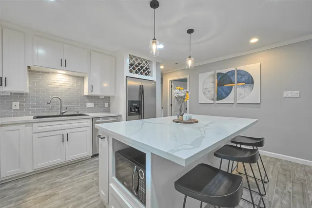 $3,300 | 2210 Saxon Drive, Houston, TX 77018