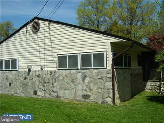 37 Gaping Rock Road Levittown, PA 19057 - Photo 3 of 6 Gallery Image 3