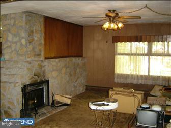 37 Gaping Rock Road Levittown, PA 19057 - Photo 5 of 6 Gallery Image 5