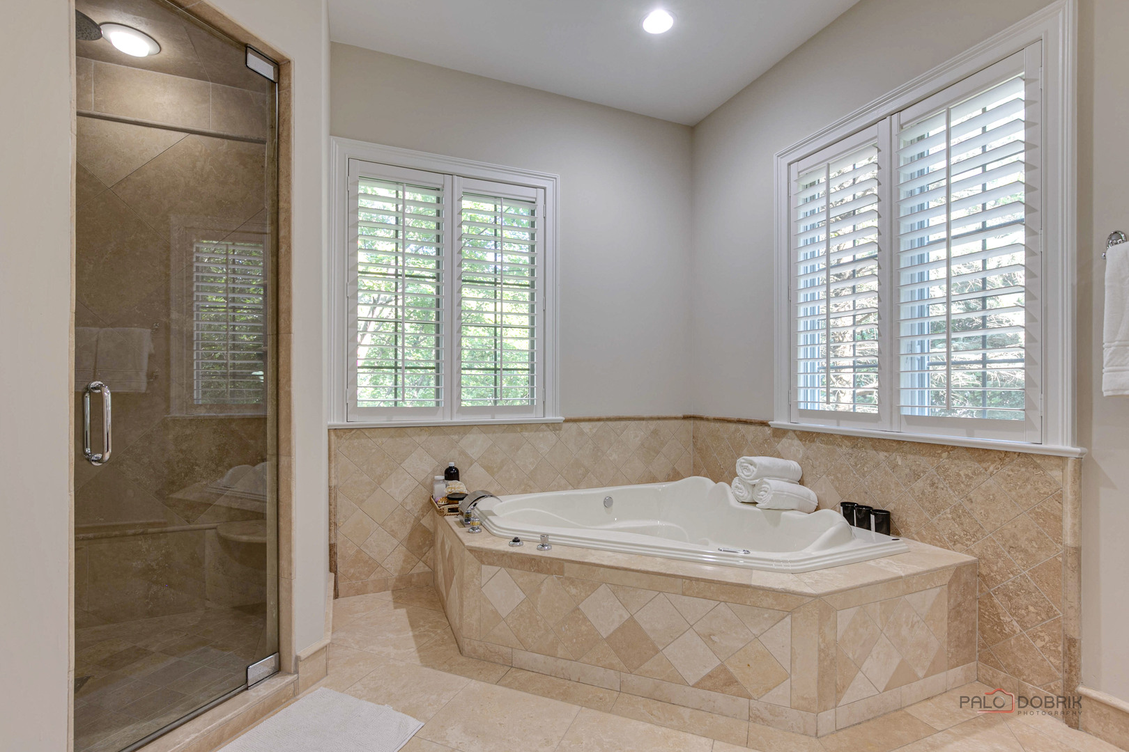 1180 South Ridge Road Lake Forest, IL 60045 - Photo 21 of 46 a bathroom with shower and window