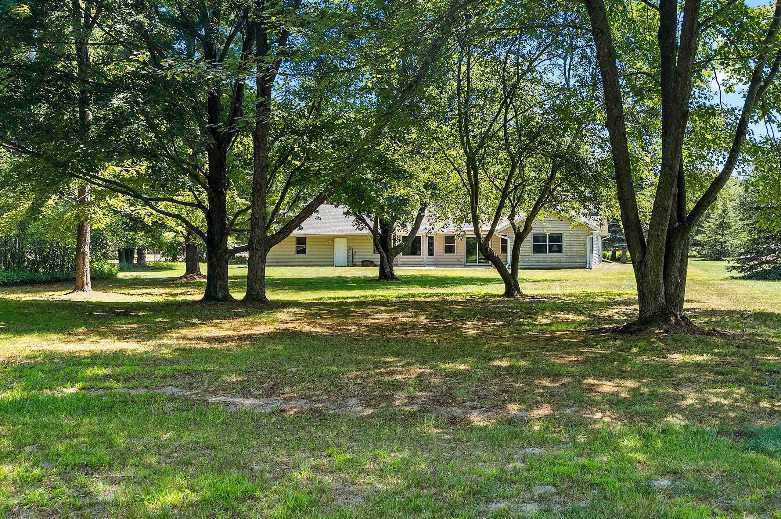 429 Jackson Street Oconto, WI 54153 - Photo 39 of 48