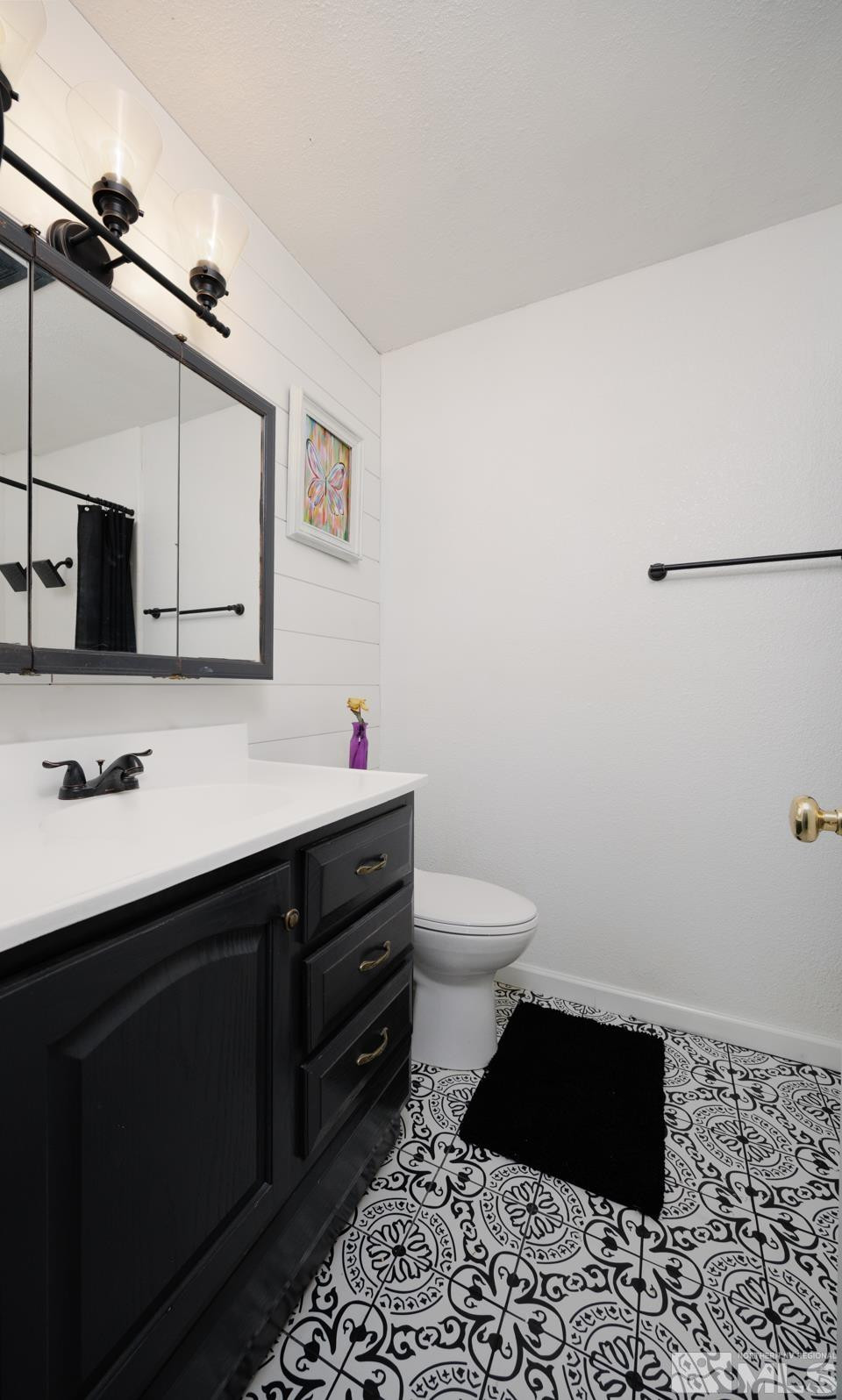 777 Rice Road Fallon, NV 89406 - Photo 13 of 24 a bathroom with a sink toilet and mirror