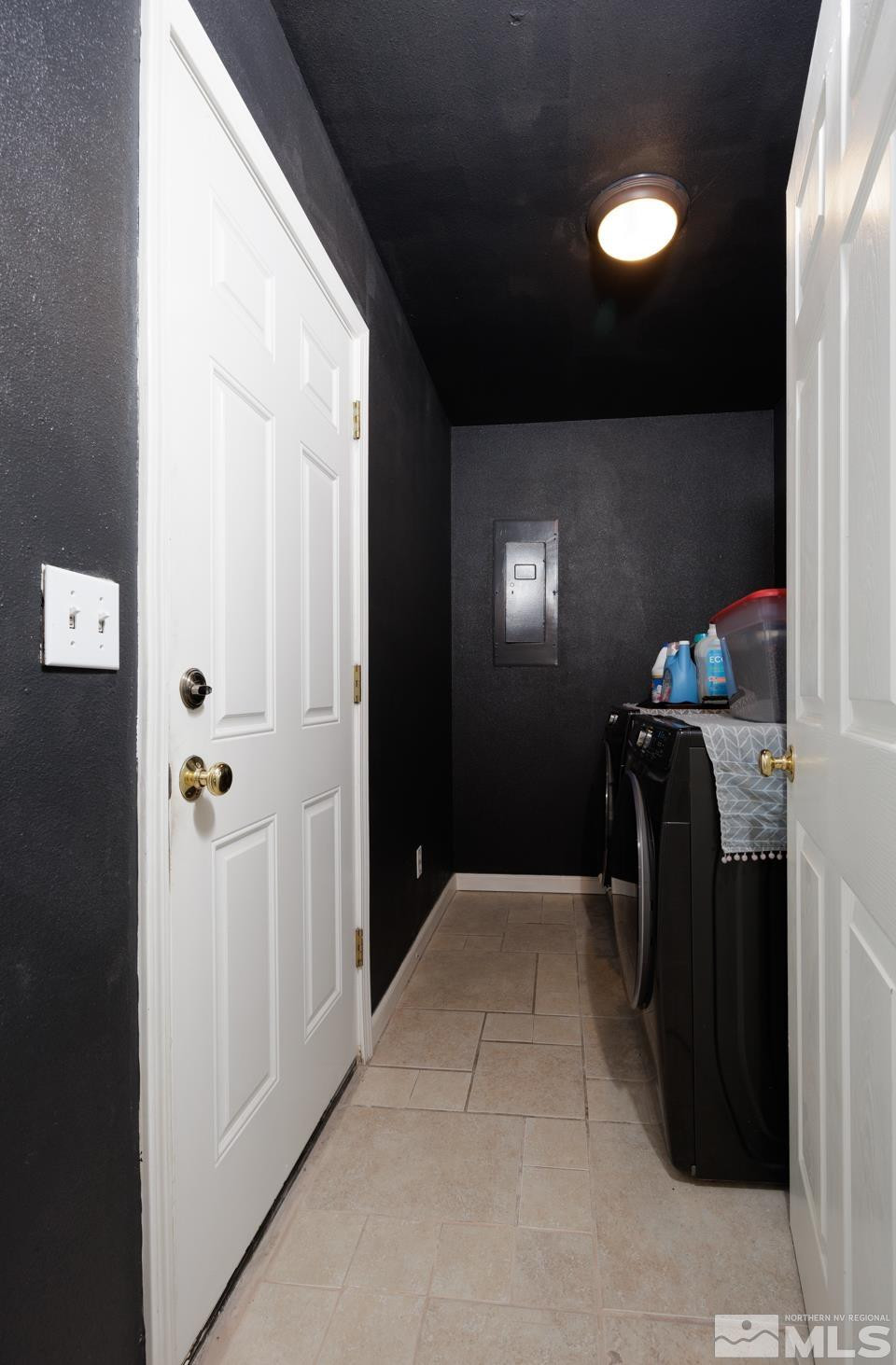 777 Rice Road Fallon, NV 89406 - Photo 18 of 24 a view of walk in closet