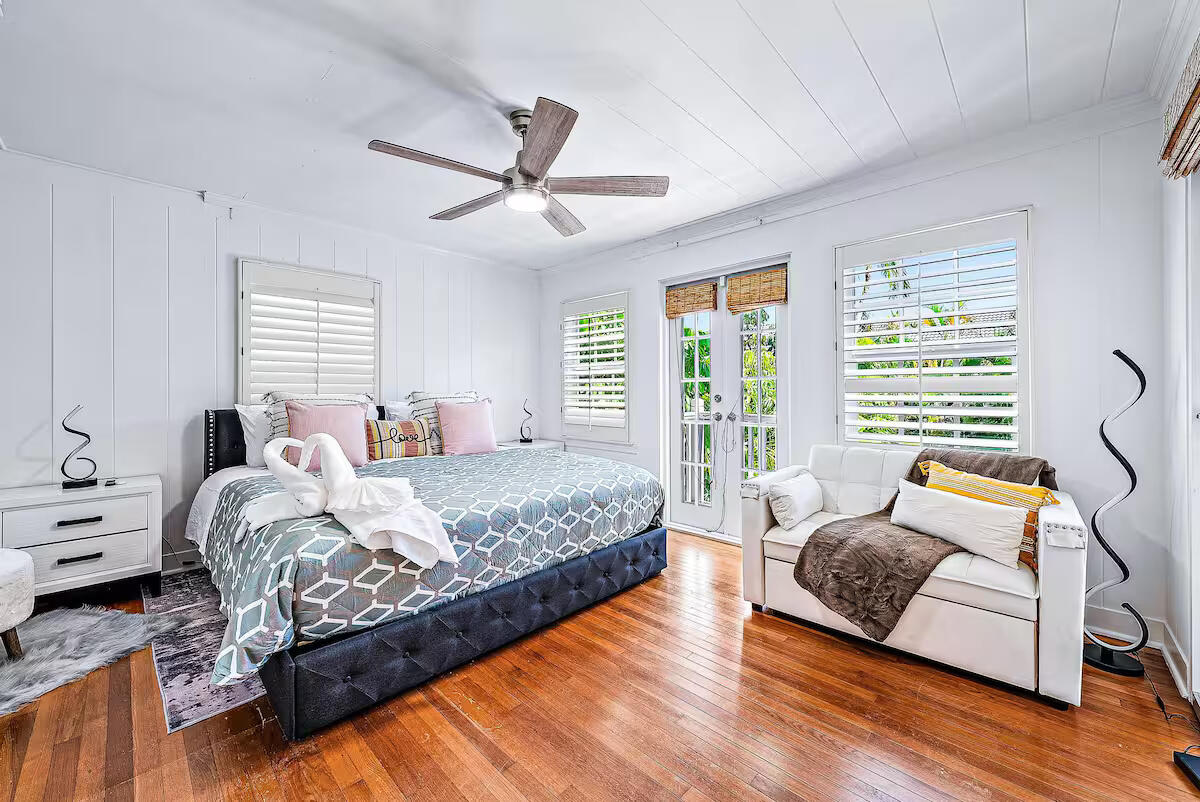 4110 Washington Road West Palm Beach, FL 33405 - Photo 18 of 38 a bedroom with a bed and a couch