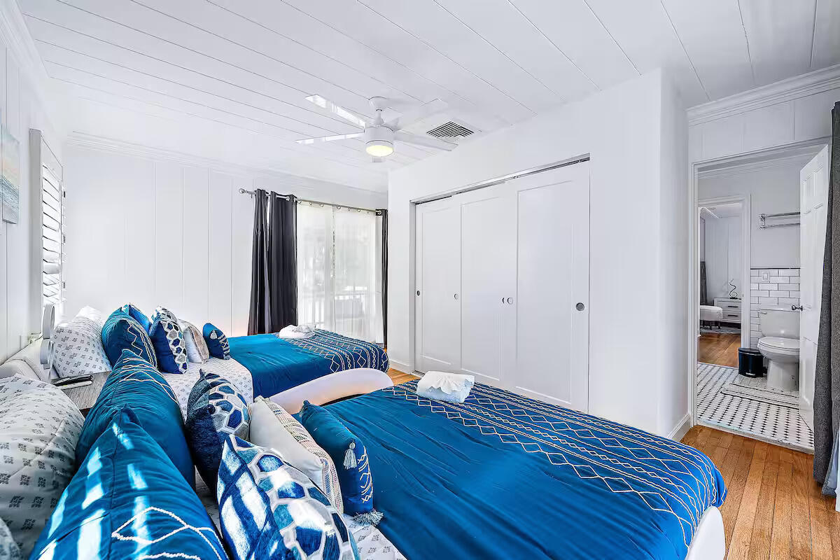 4110 Washington Road West Palm Beach, FL 33405 - Photo 20 of 38 a bedroom with a bed and a window