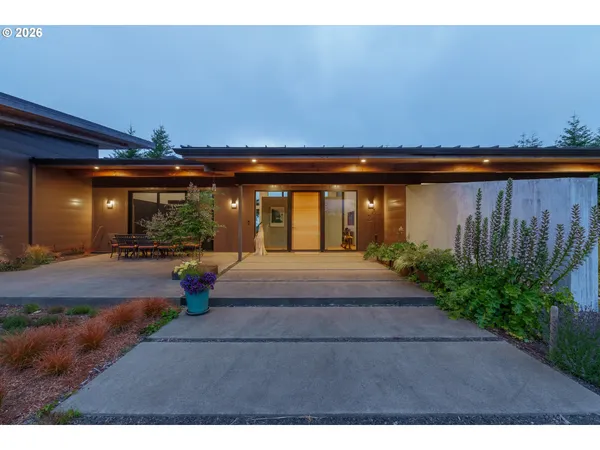 $1,725,000 | 75175 Stargazer Lane, Coquille, OR 97423