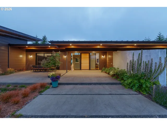 $1,725,000 | 75175 Stargazer Lane, Coquille, OR 97423