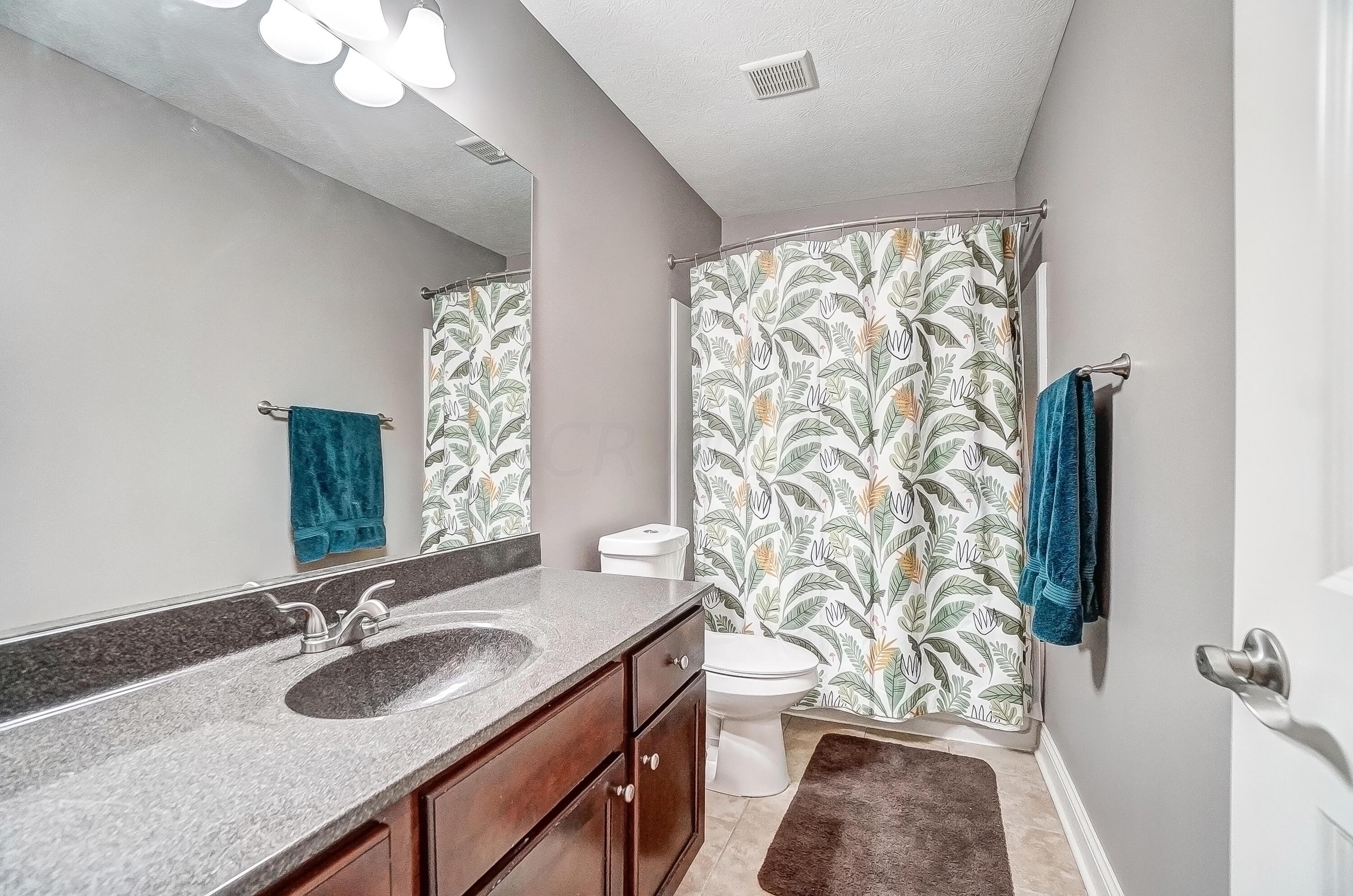 6310 Linworth Road Worthington, OH 43085 - Photo 36 of 80 Full Bathroom