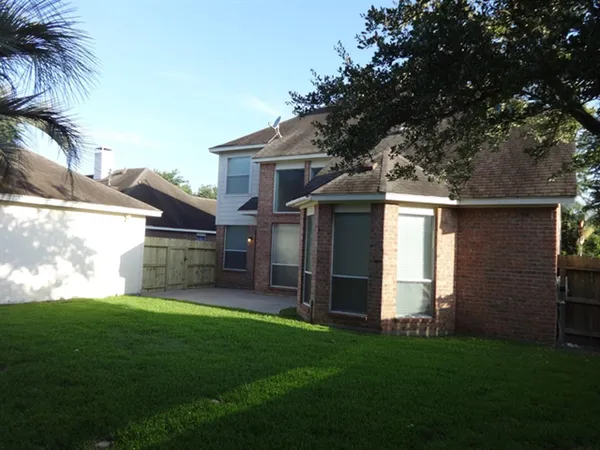 $3,150 | 141 South Laguna Pointe Drive, League City, TX 77573