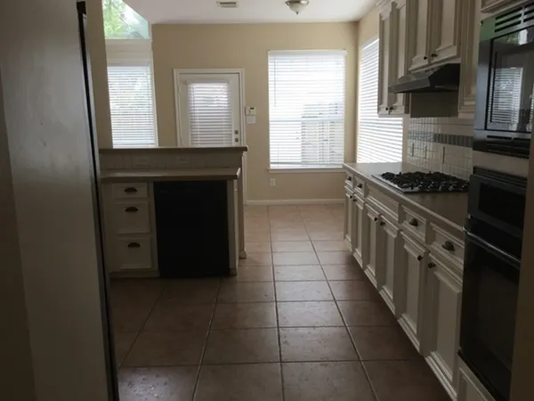 $3,150 | 141 South Laguna Pointe Drive, League City, TX 77573