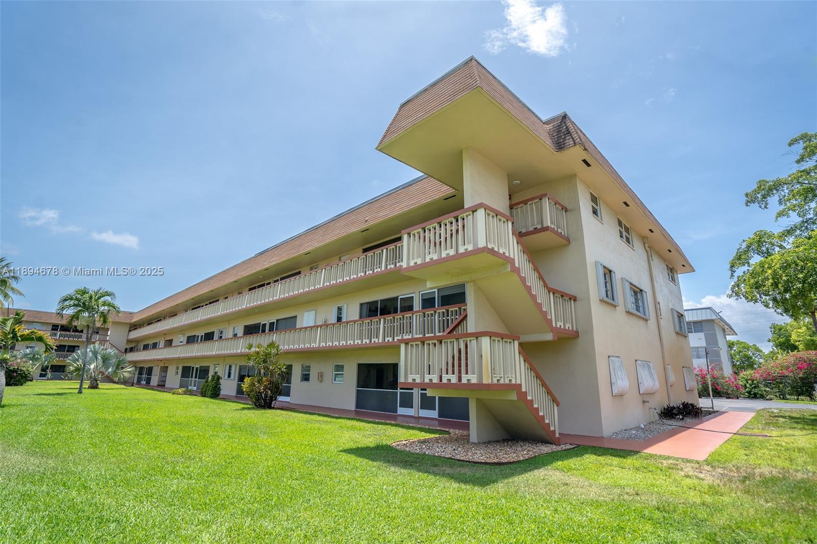 5300 Washington Street, Unit T227 Hollywood, FL 33021 - Photo 2 of 45 a view of a house with a yard
