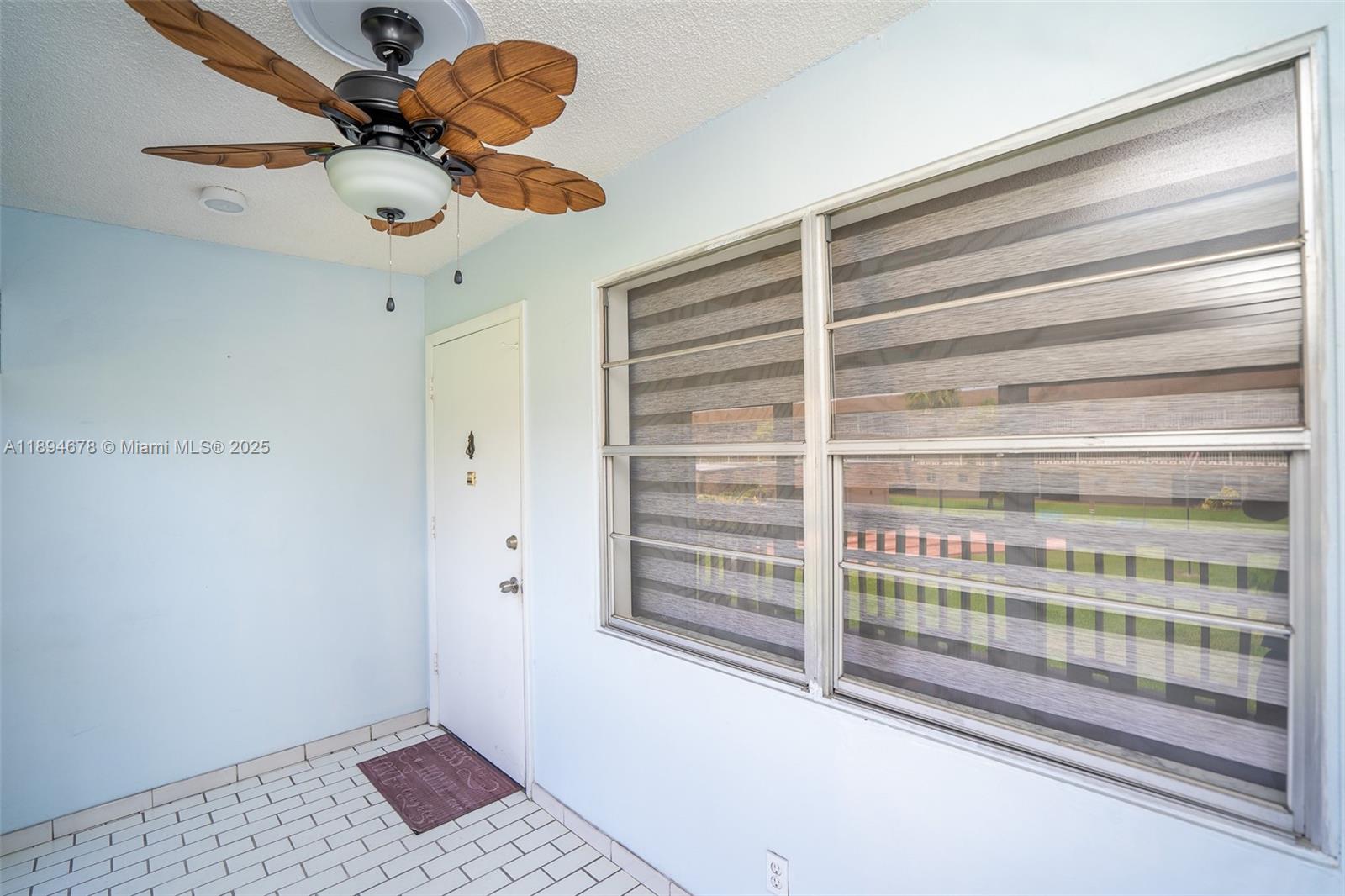 5300 Washington Street, Unit T227 Hollywood, FL 33021 - Photo 9 of 45 a view of room with a ceiling fan